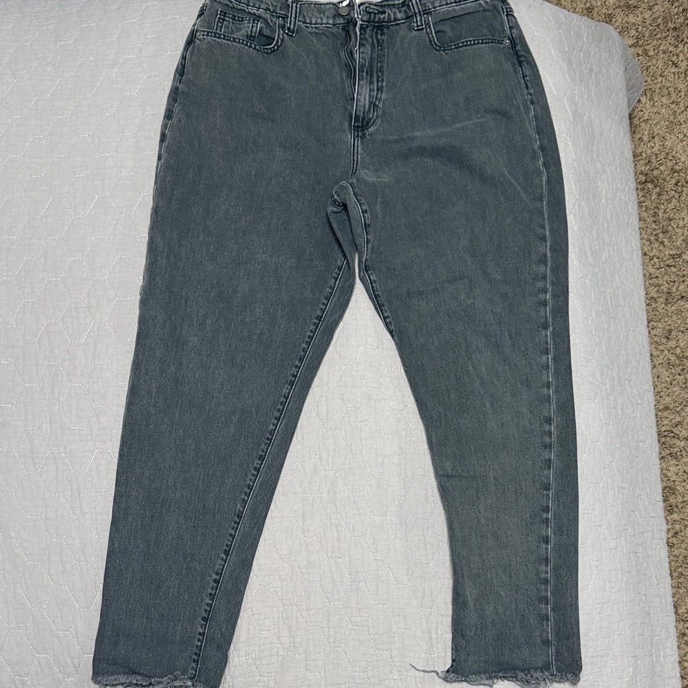 Universal Thread Women's Boyfriend Jeans - Dark Gray